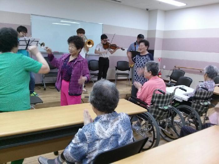 센터 이미지