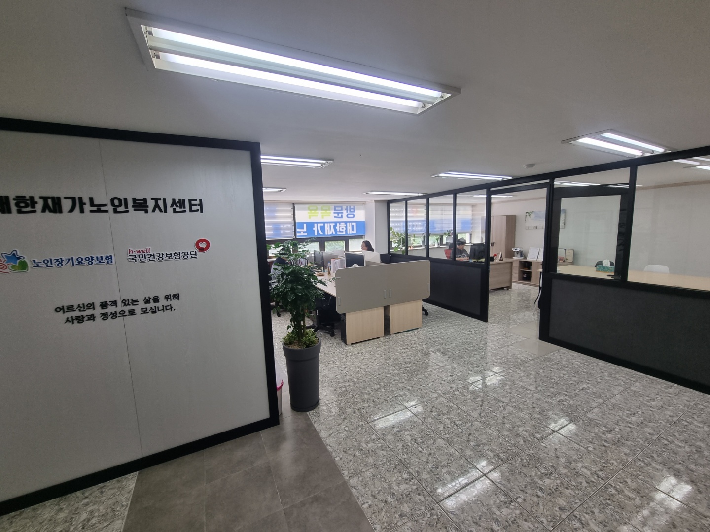 센터 이미지
