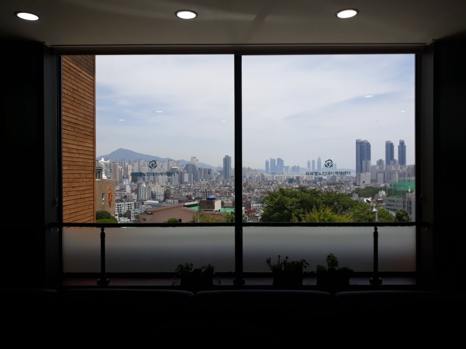 센터 이미지