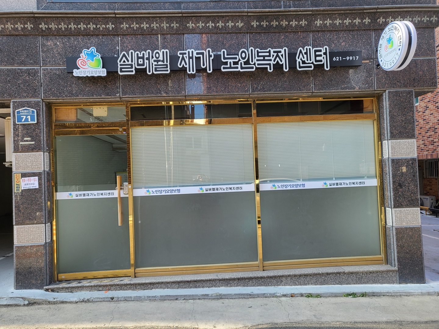 센터 이미지