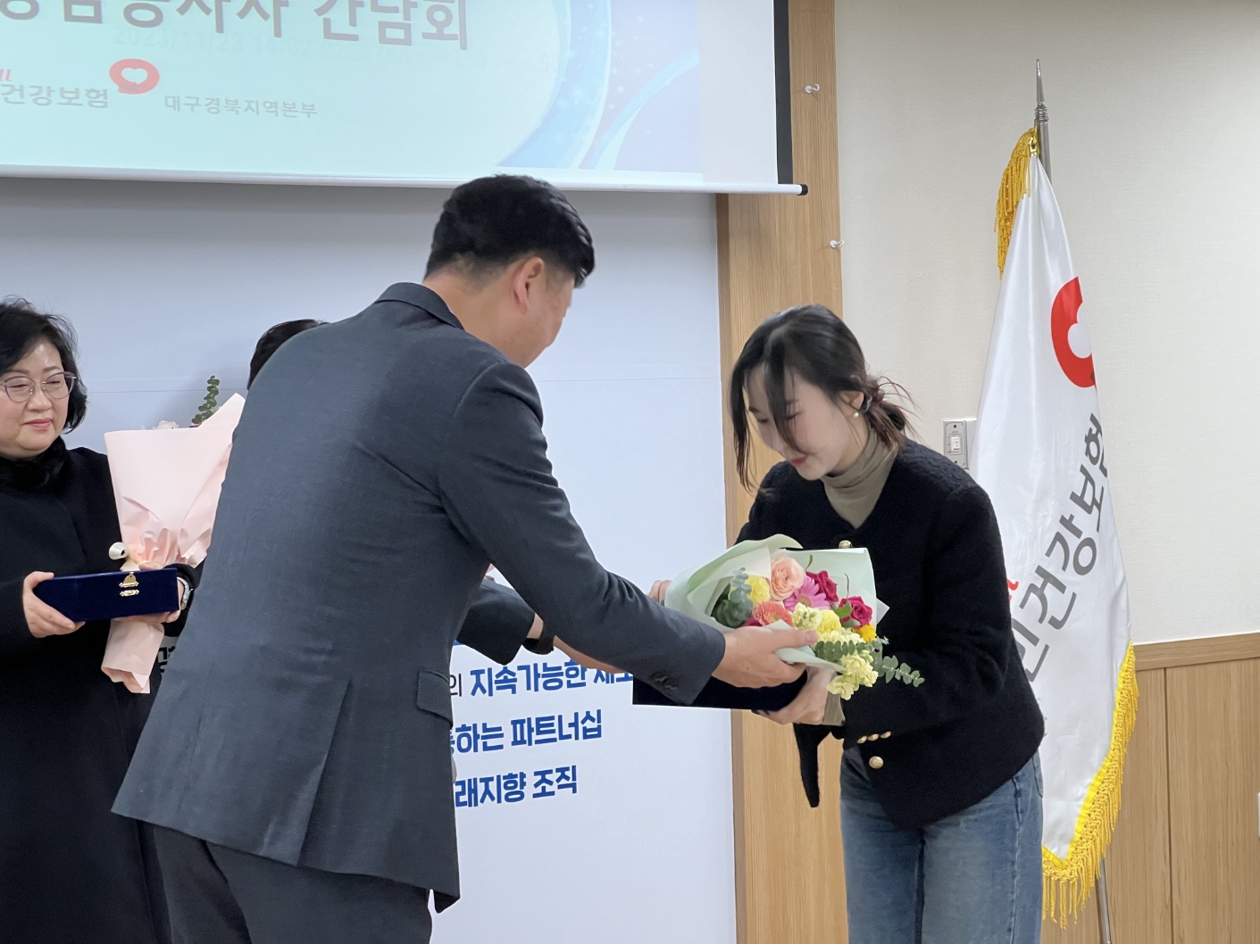 센터 이미지