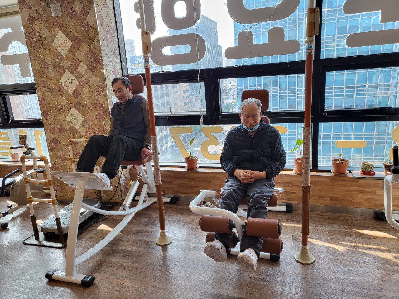 센터 이미지
