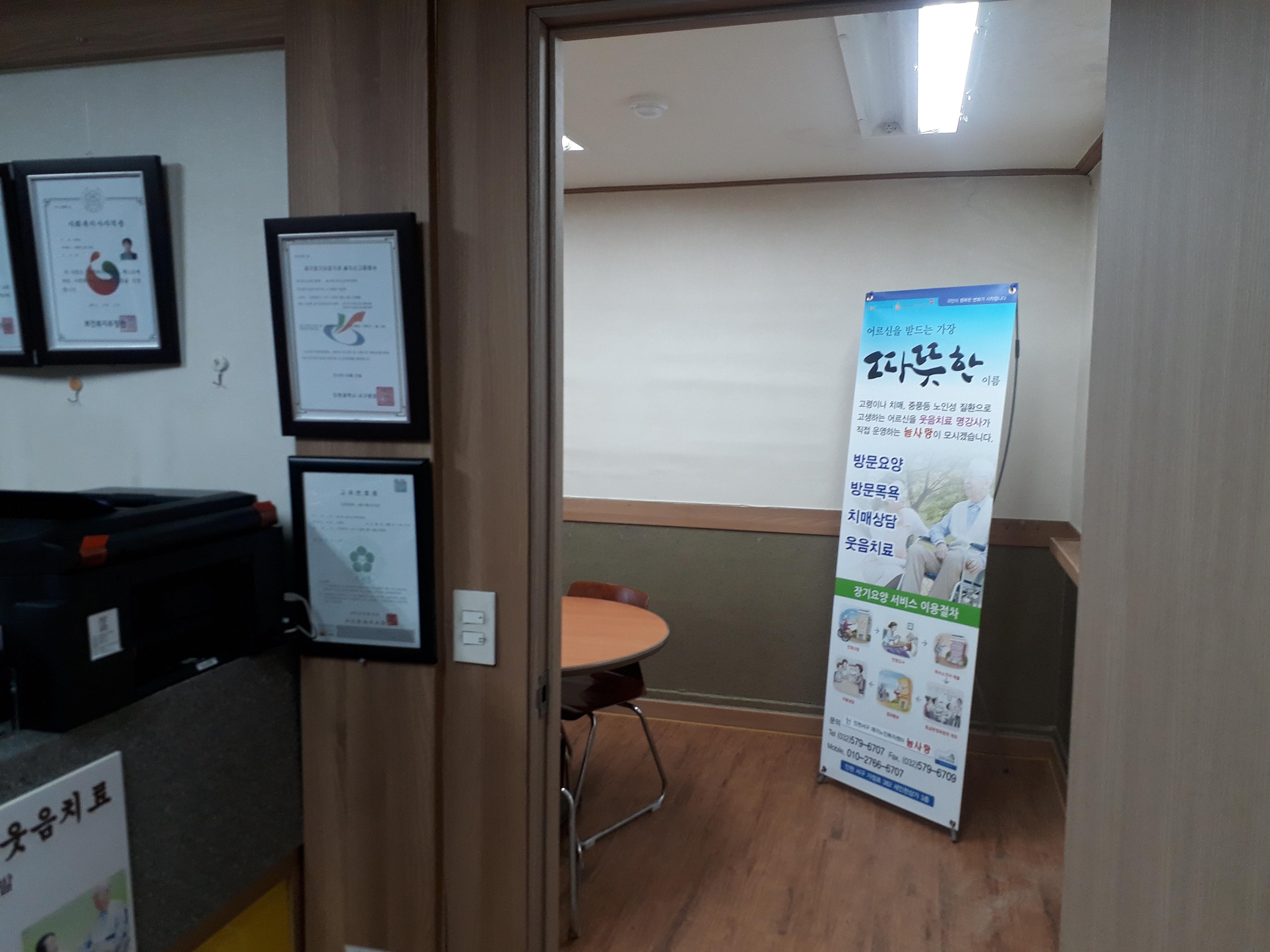 센터 이미지