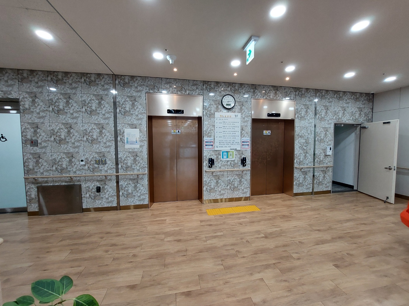 센터 이미지