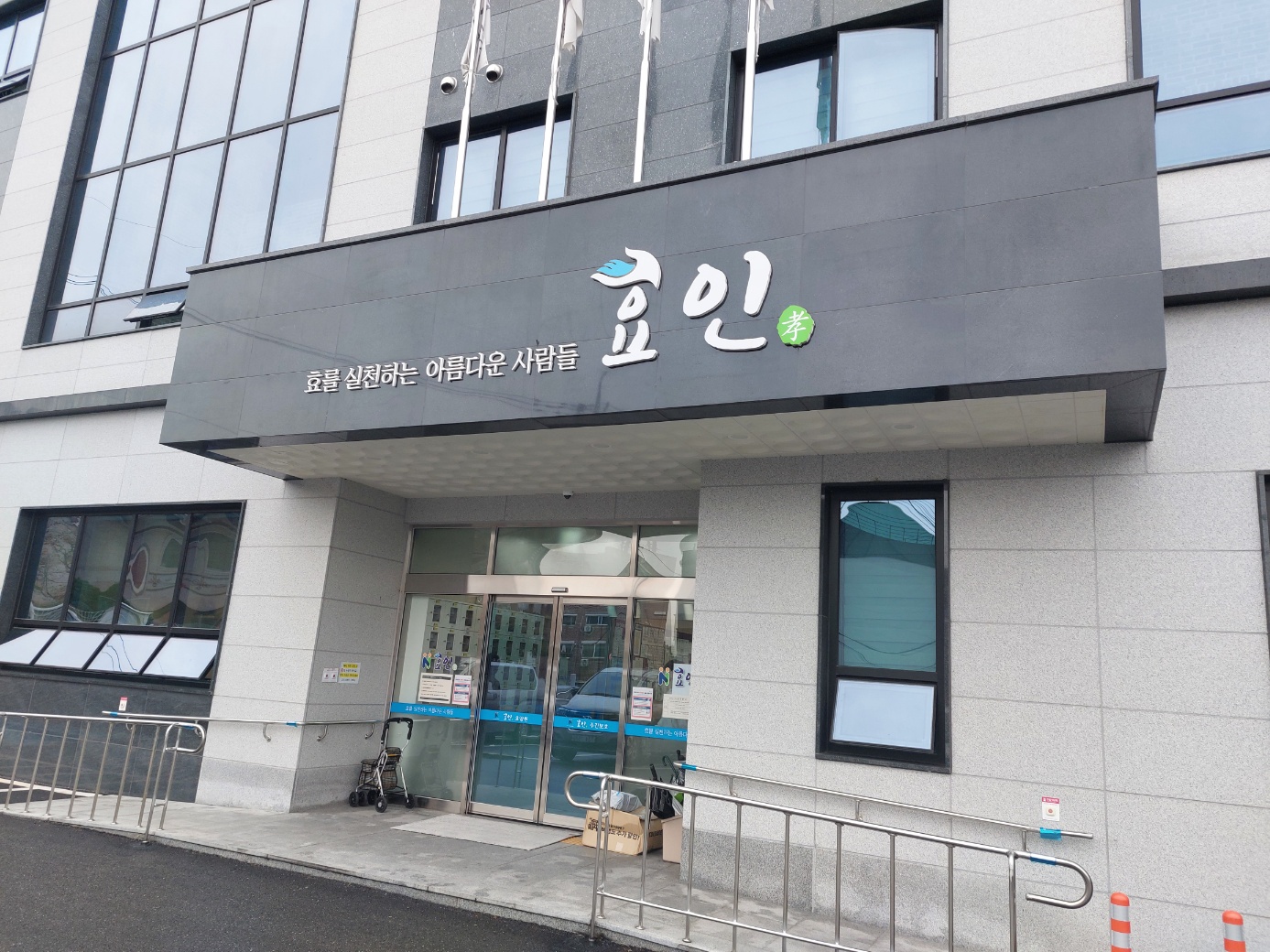센터 이미지