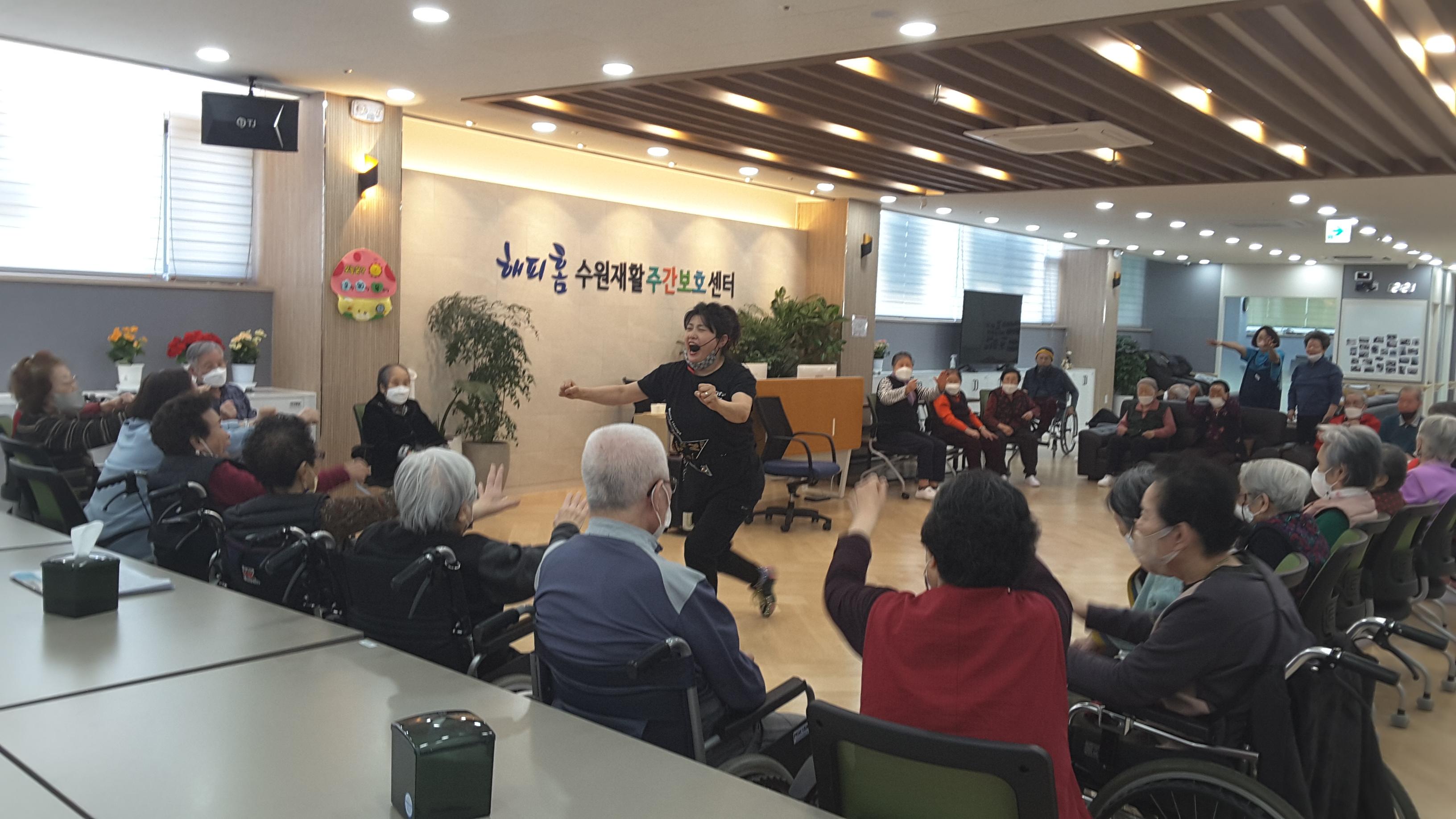 센터 이미지