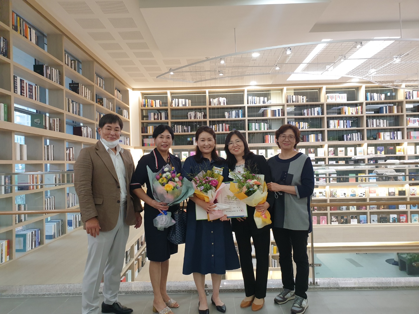 센터 이미지