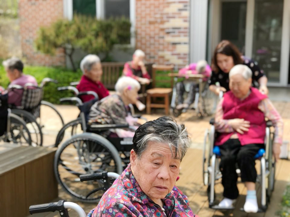 센터 이미지