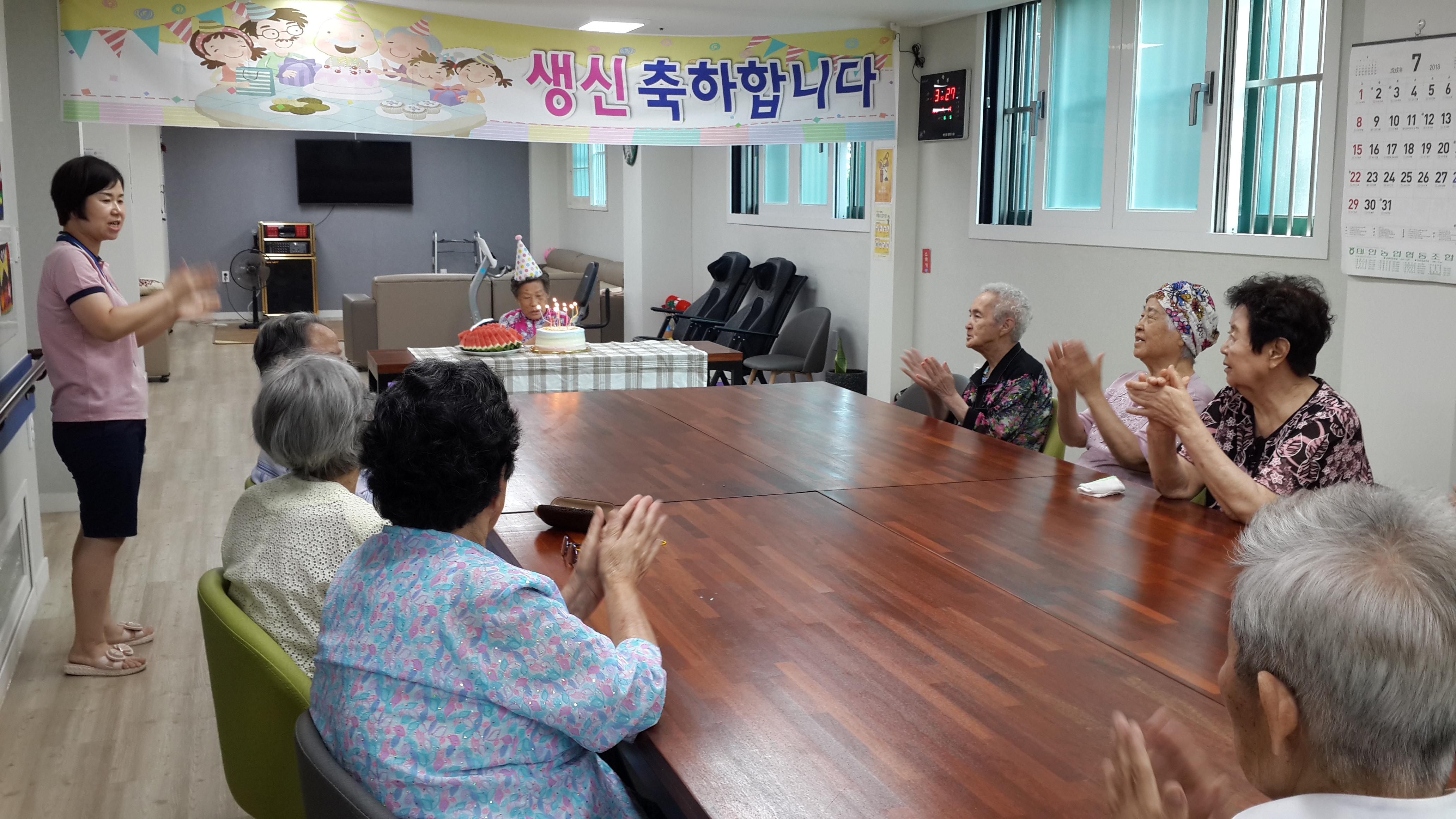 센터 이미지