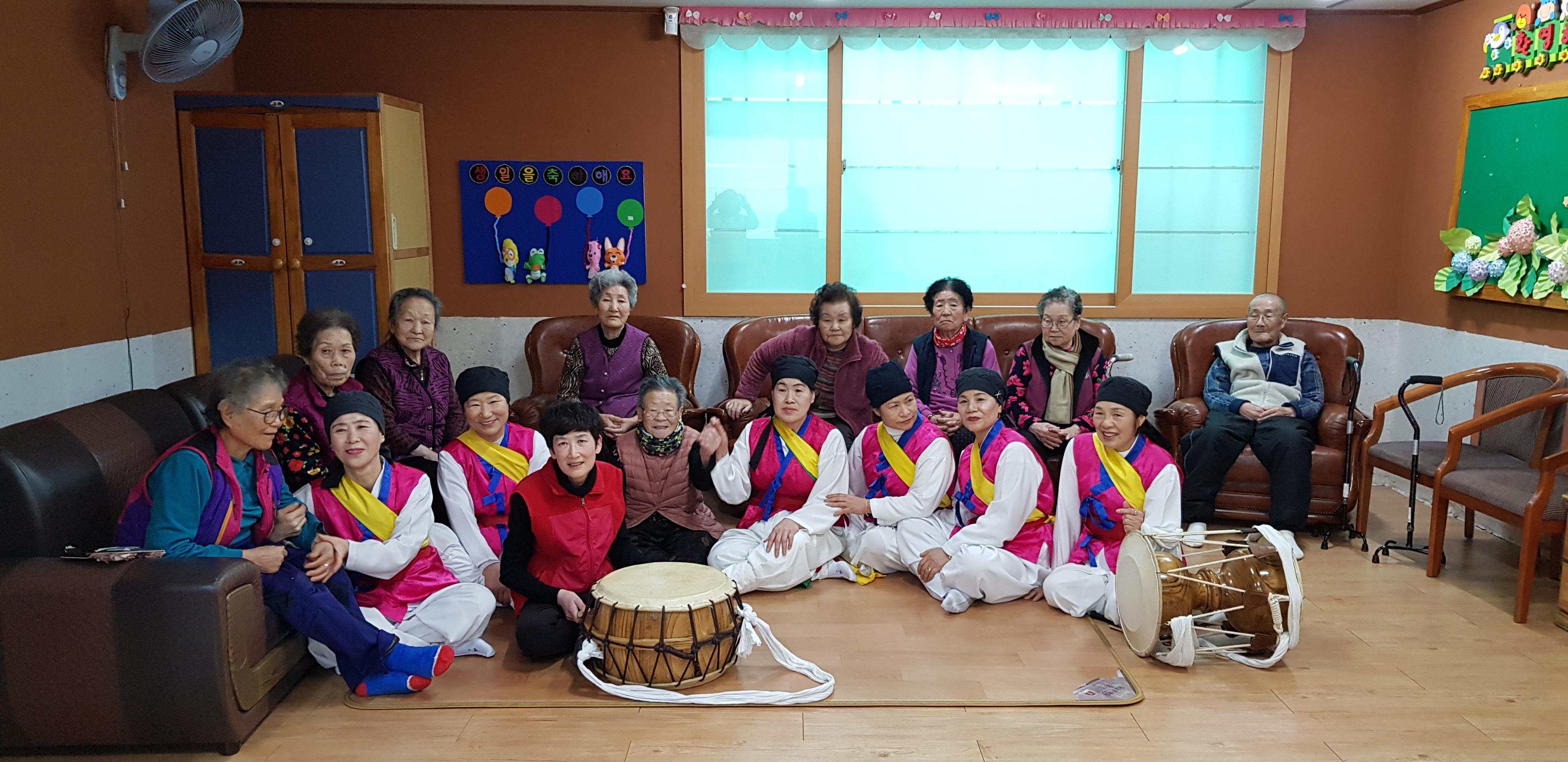 센터 이미지