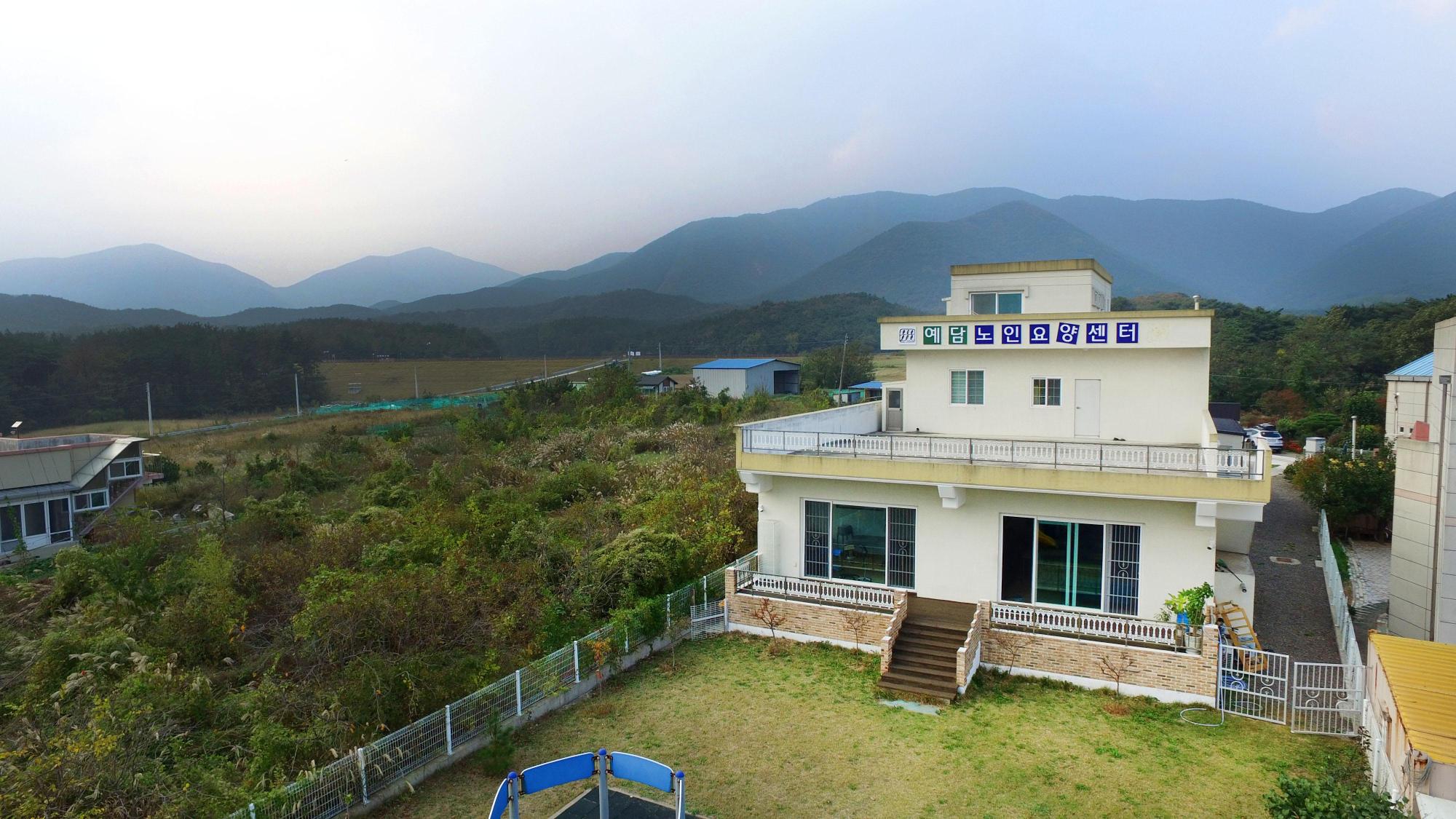 센터 이미지