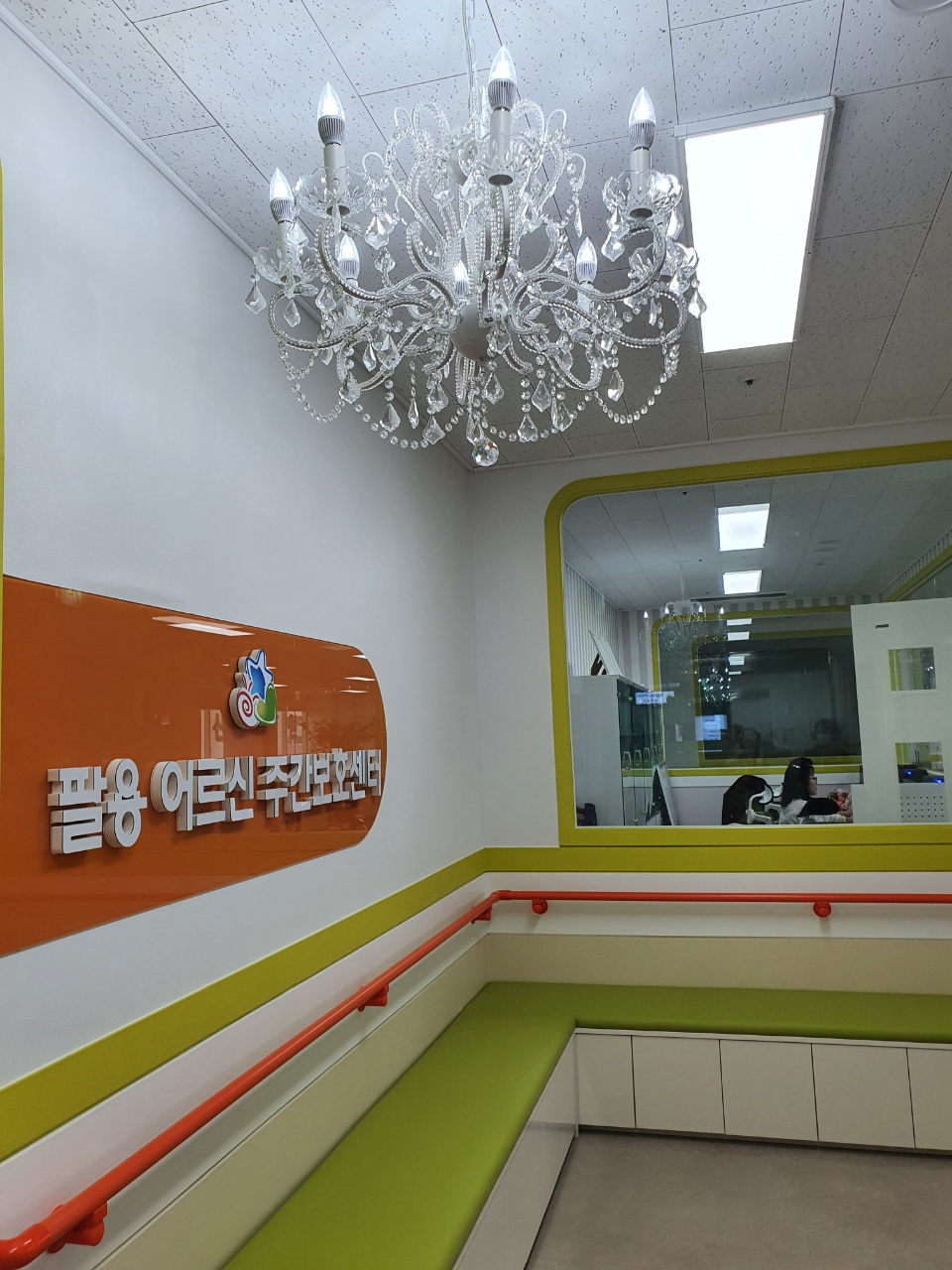 센터 이미지