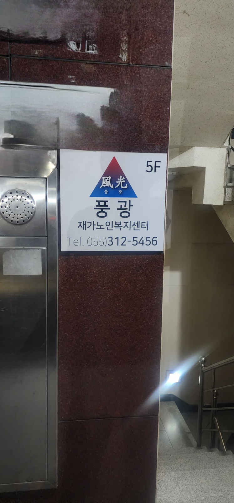 센터 이미지