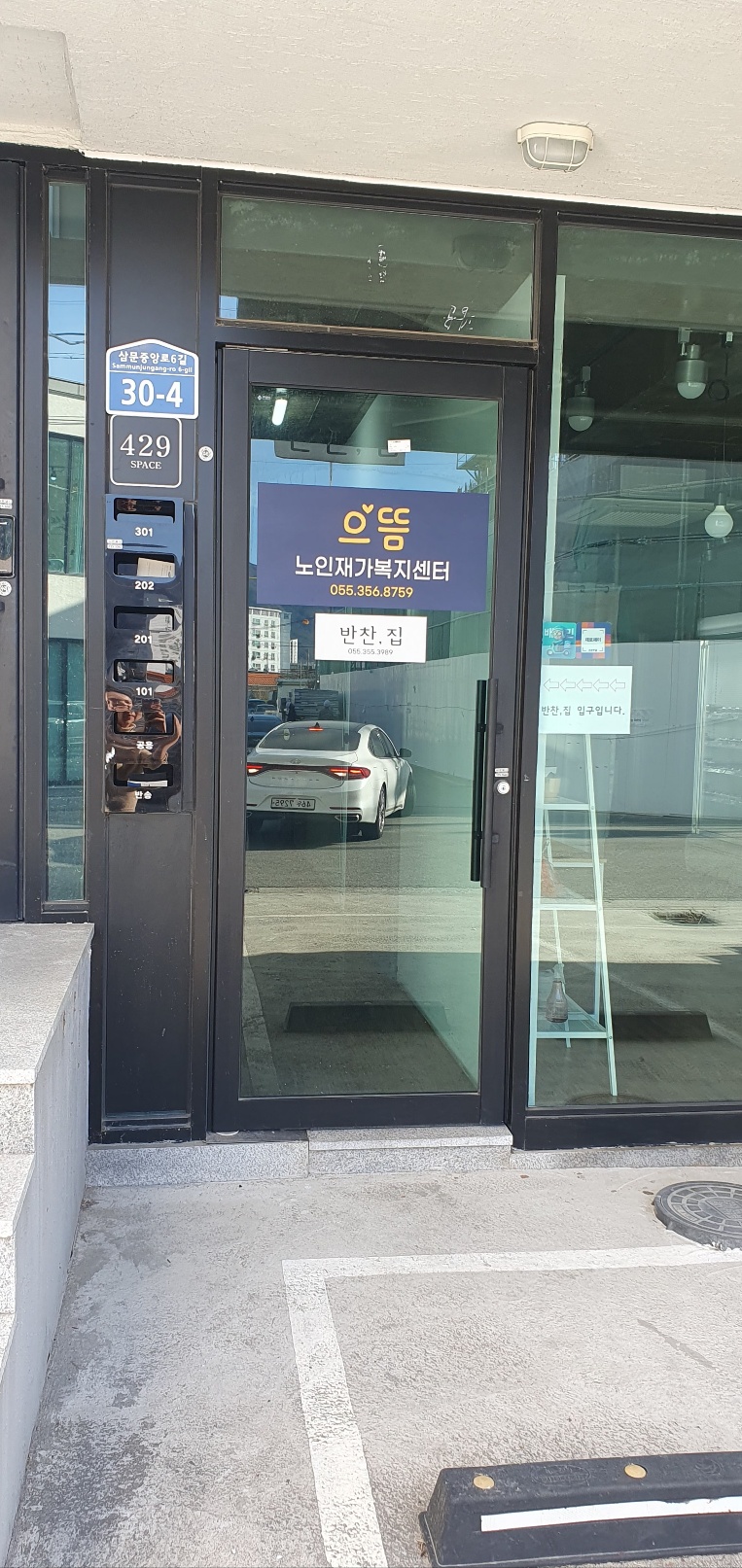 센터 이미지