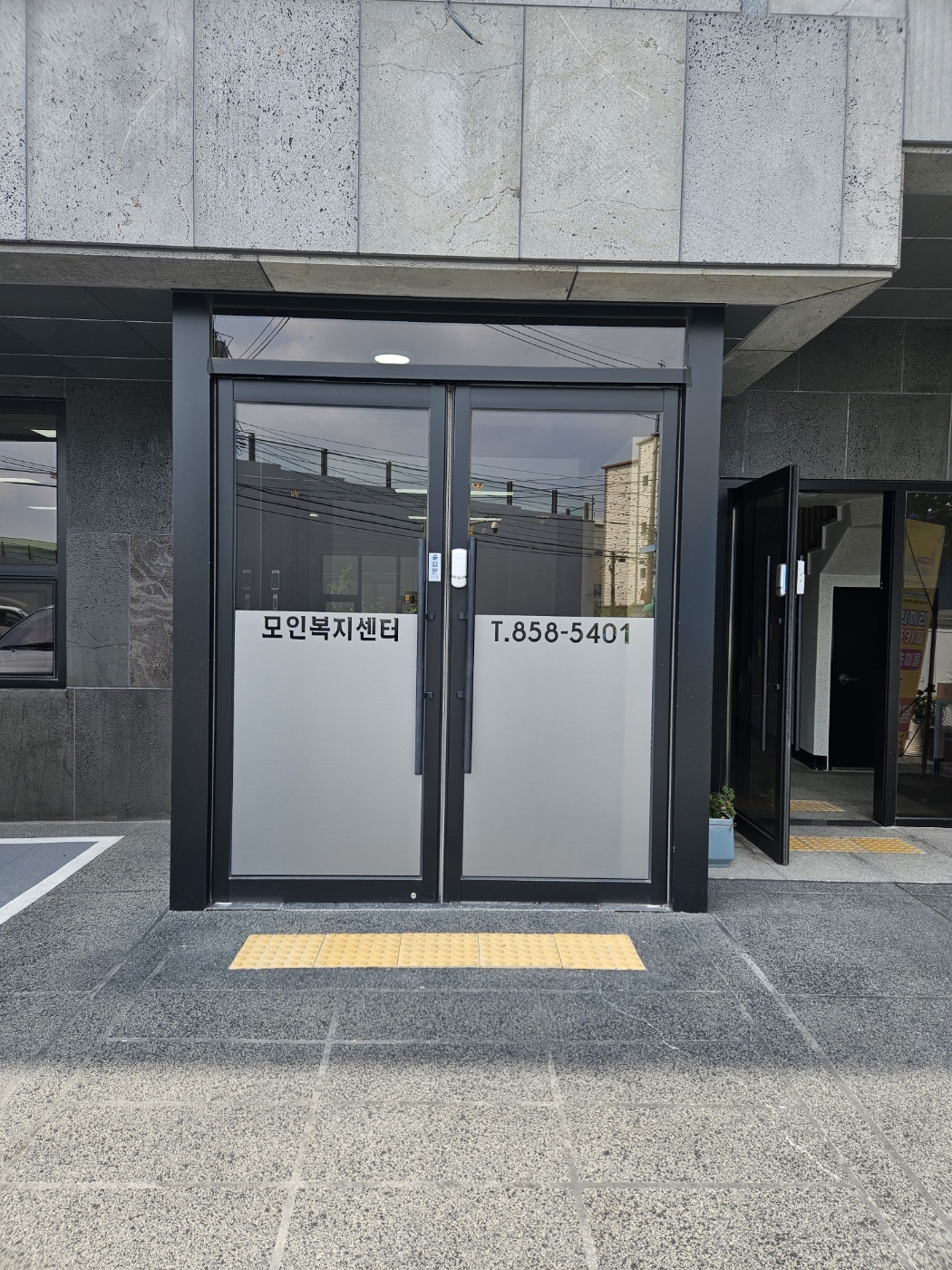 센터 이미지